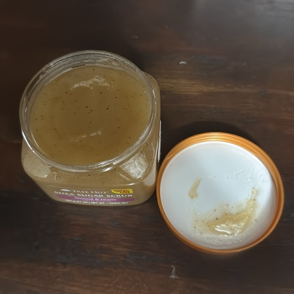 Tree Hut Shea Sugar Body Scrub 18oz Almond & Honey NEW - Picture 3 of 6